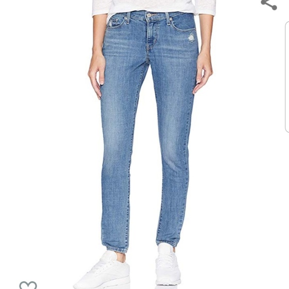 Levi's Denim - 🎉HUGE SALE🎉Levi's curvy skinny jeans